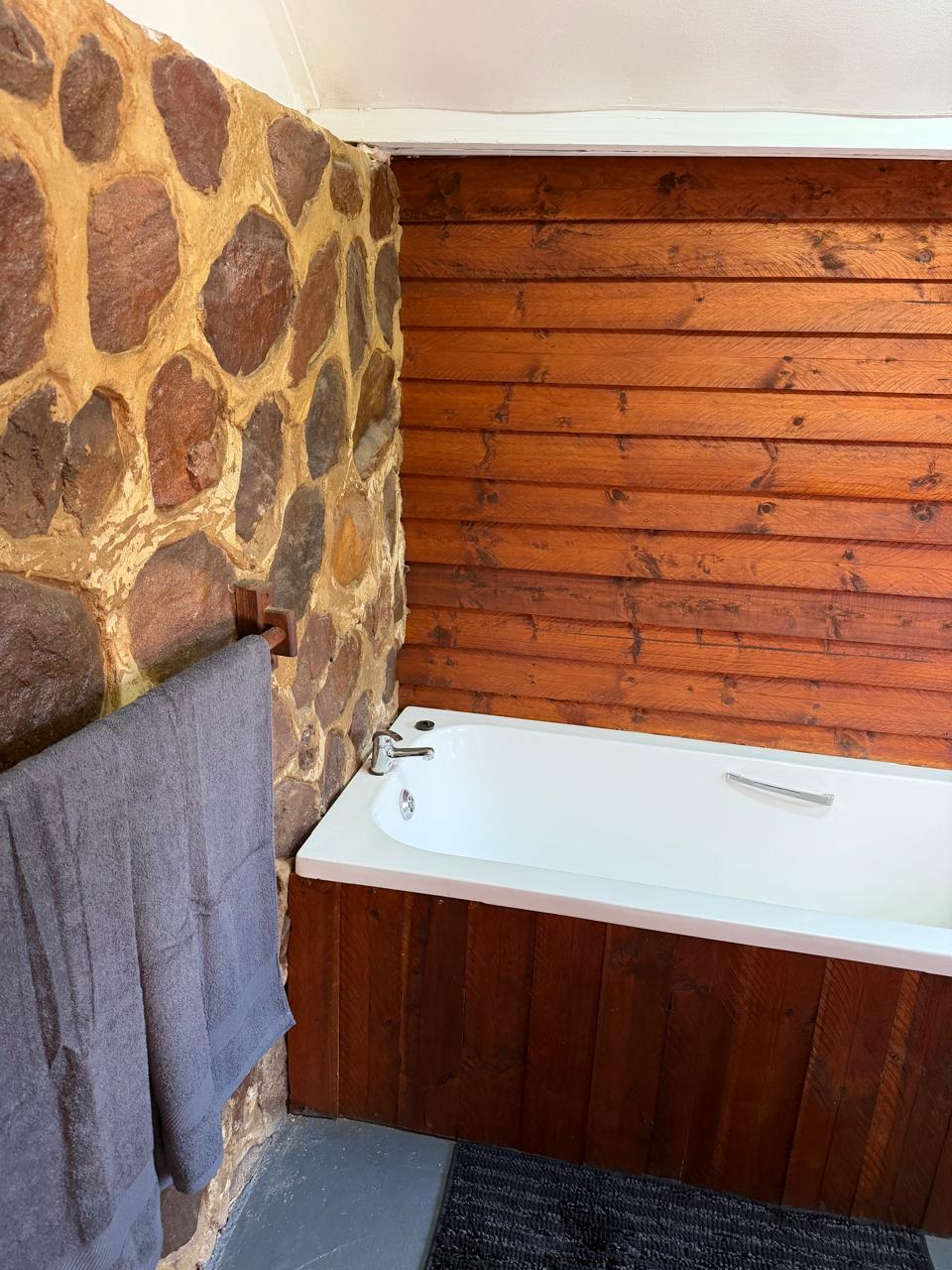 Wooden Cabin #1 - 3 Sleeper (Bath)
